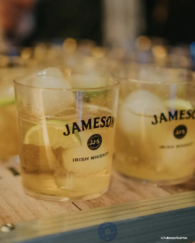 Lavoe Copas & Cocktails