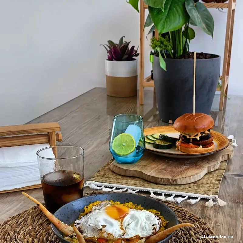 &Waves food and drink