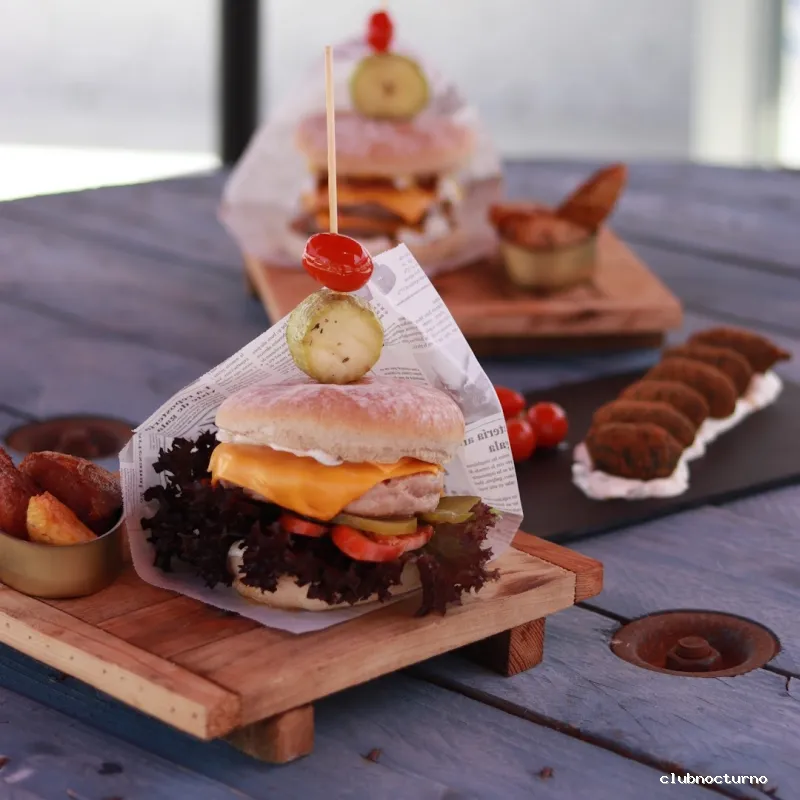 &Waves food and drink