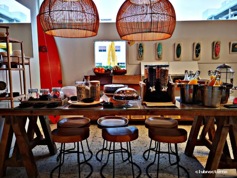 &Waves food and drink