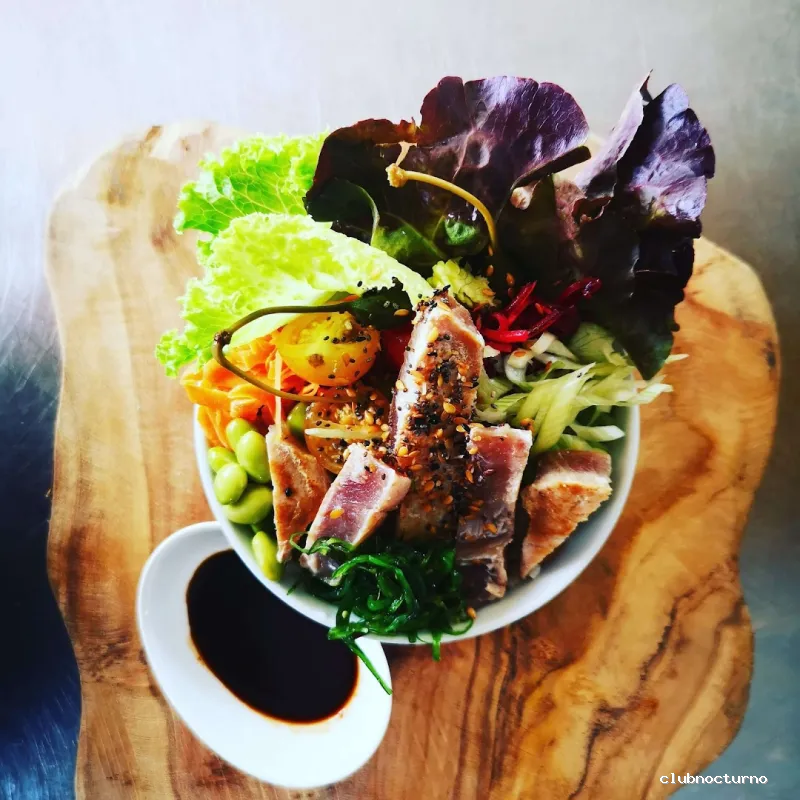 &Waves food and drink