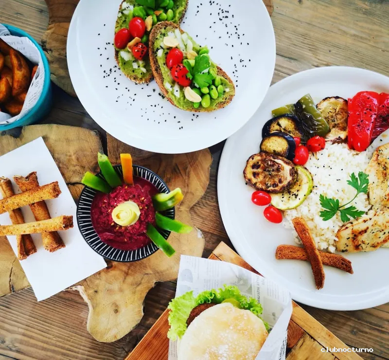 &Waves food and drink