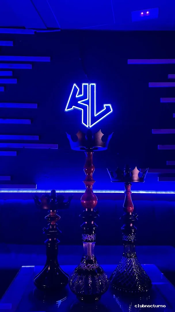 𝙆𝘼𝙇𝘼𝙎 𝙇𝙊𝙐𝙉𝙂𝙀 / 𝙎𝙃𝙄𝙎𝙃𝘼 𝘽𝘼𝙍 𝙔 𝘾𝙊𝘾𝙏𝙀𝙇𝙀𝙎