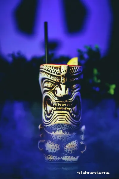 𝙆𝘼𝙇𝘼𝙎 𝙇𝙊𝙐𝙉𝙂𝙀 / 𝙎𝙃𝙄𝙎𝙃𝘼 𝘽𝘼𝙍 𝙔 𝘾𝙊𝘾𝙏𝙀𝙇𝙀𝙎