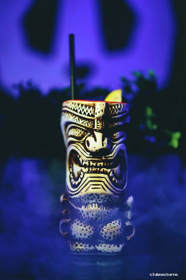 𝙆𝘼𝙇𝘼𝙎 𝙇𝙊𝙐𝙉𝙂𝙀 / 𝙎𝙃𝙄𝙎𝙃𝘼 𝘽𝘼𝙍 𝙔 𝘾𝙊𝘾𝙏𝙀𝙇𝙀𝙎