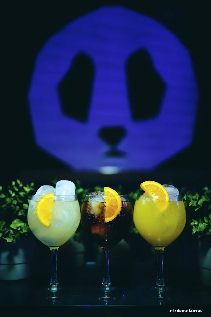 𝙆𝘼𝙇𝘼𝙎 𝙇𝙊𝙐𝙉𝙂𝙀 / 𝙎𝙃𝙄𝙎𝙃𝘼 𝘽𝘼𝙍 𝙔 𝘾𝙊𝘾𝙏𝙀𝙇𝙀𝙎