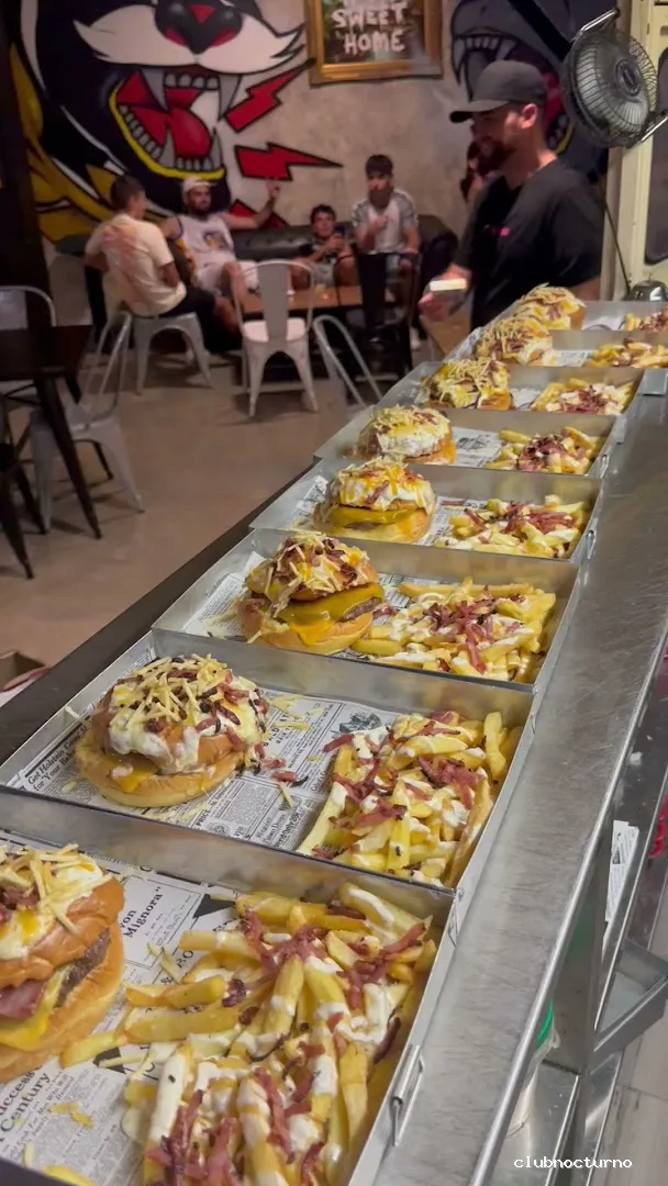 CLANDESTINE URBAN BAR