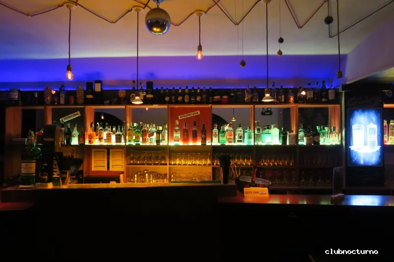 Vinyl - Lunch & Drinks