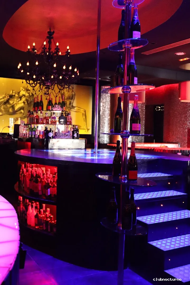 Las Palmeras - Night Pub Alicante