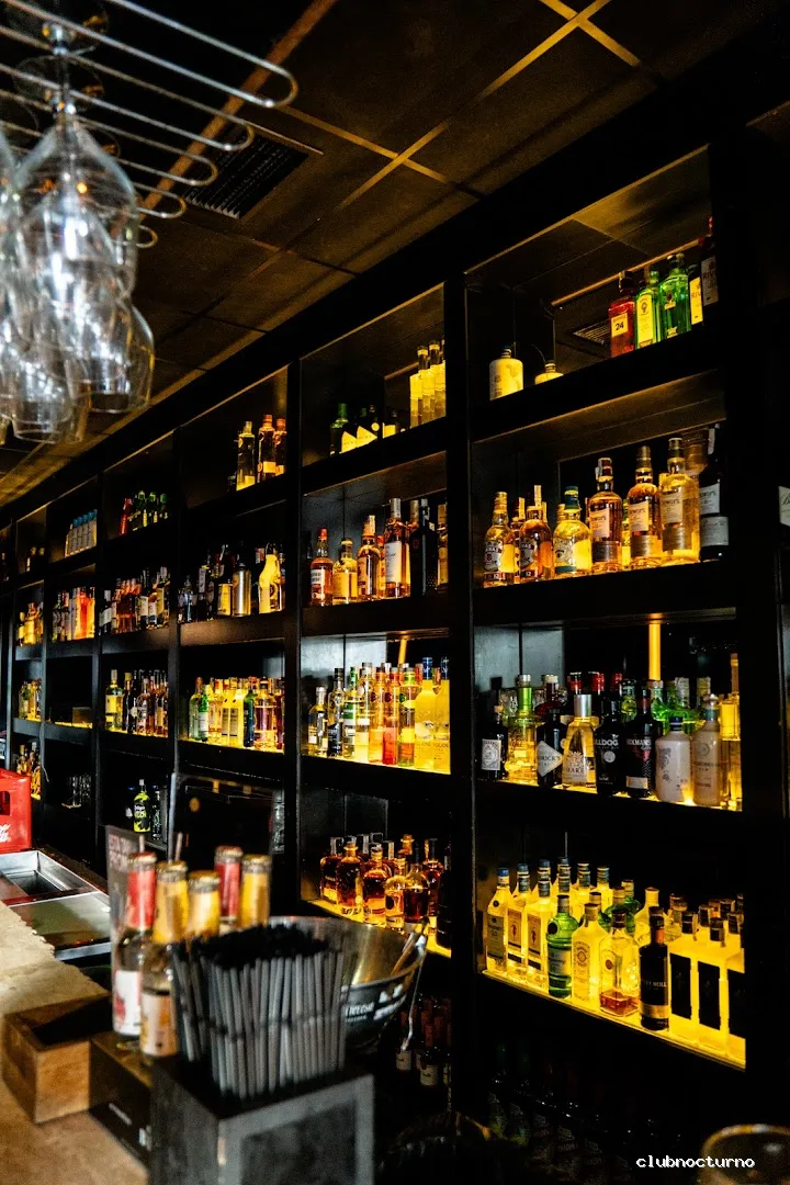 Bar Pinzón - Copas y música en Paseo Colón