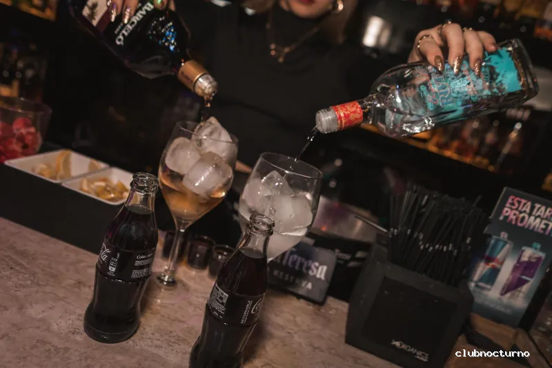 Bar Pinzón - Copas y música en Paseo Colón