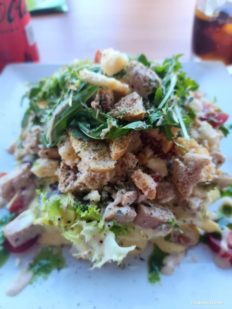 Moby Dick Lounge Beach - Restaurante de Playa y Cocina Internacional