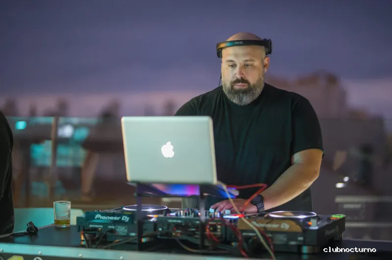 The Roof Burger Bar & Chillout Cocktails