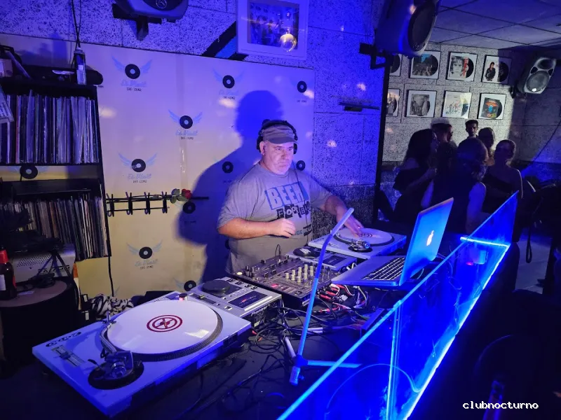 Es Vinil Cafe - Lounge