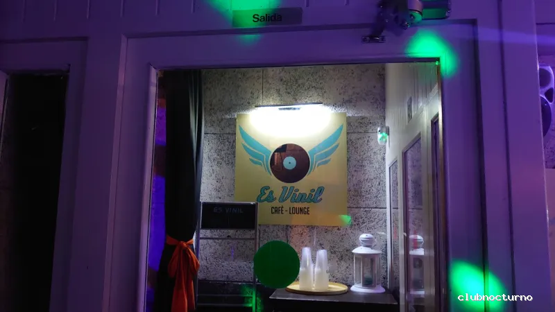 Es Vinil Cafe - Lounge