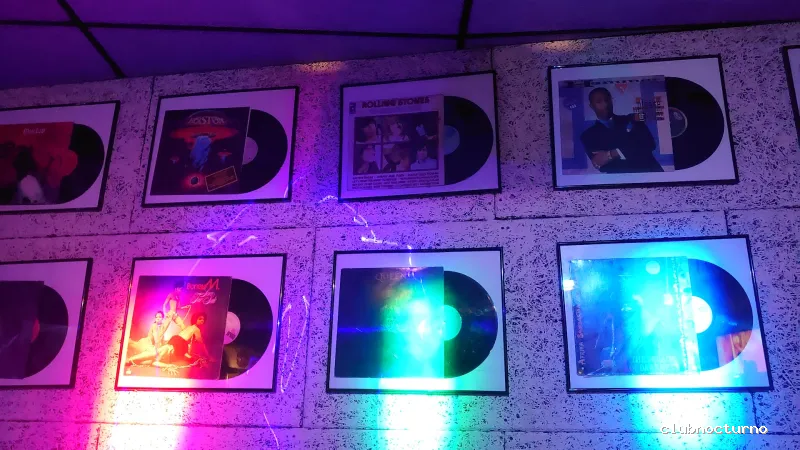 Es Vinil Cafe - Lounge