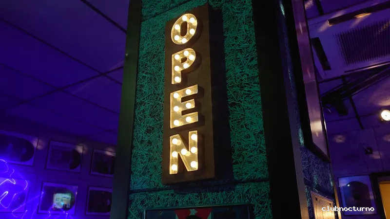 Es Vinil Cafe - Lounge