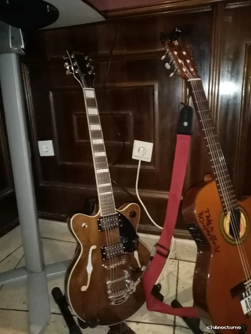 UNDERGROUND ROCK-BAR