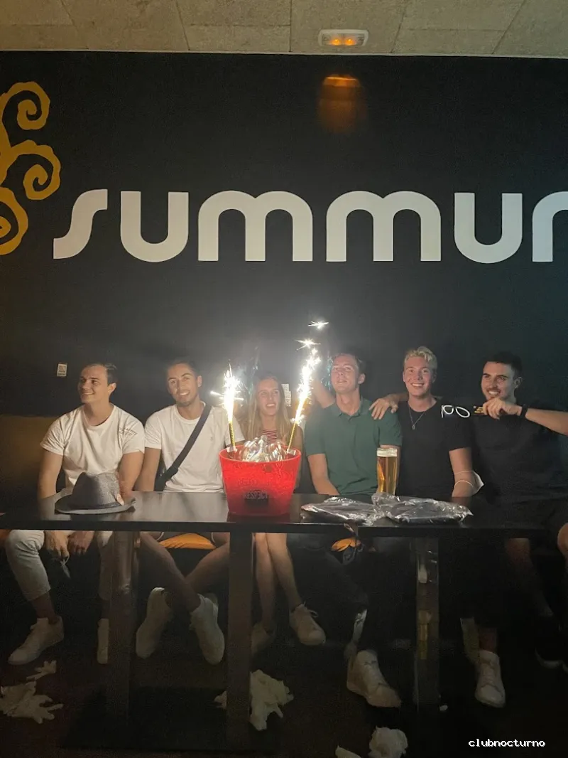 SUMMUM Nightbar