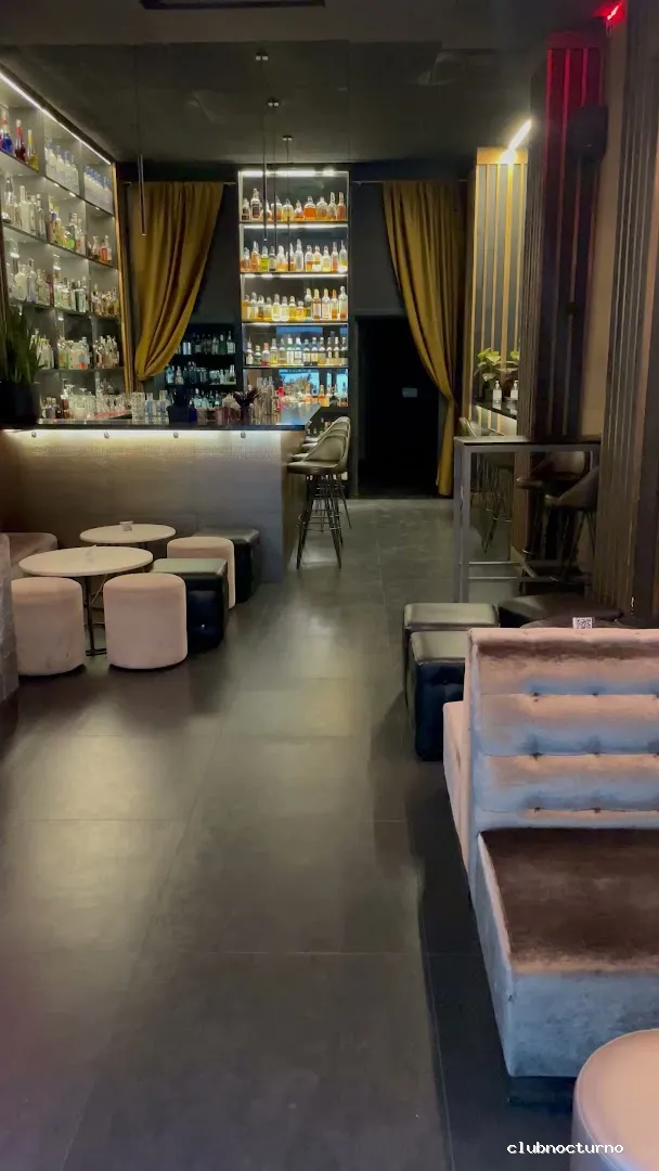 Mr White Cocktail Bar