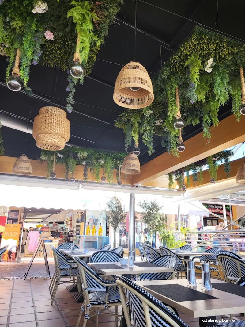 Mambo Lounge Bar Cocktails & Shisha