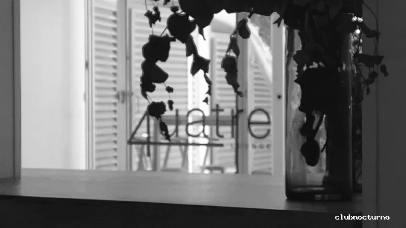 4uatre LOUNGE