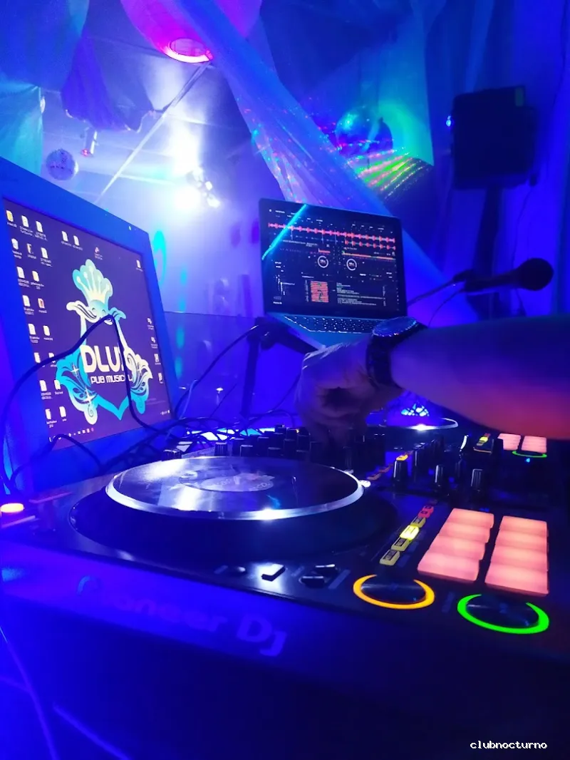 DLUX DISCO PUB