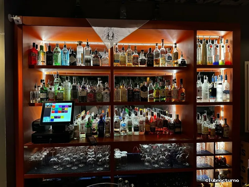 En vivo cocktail & gin pub