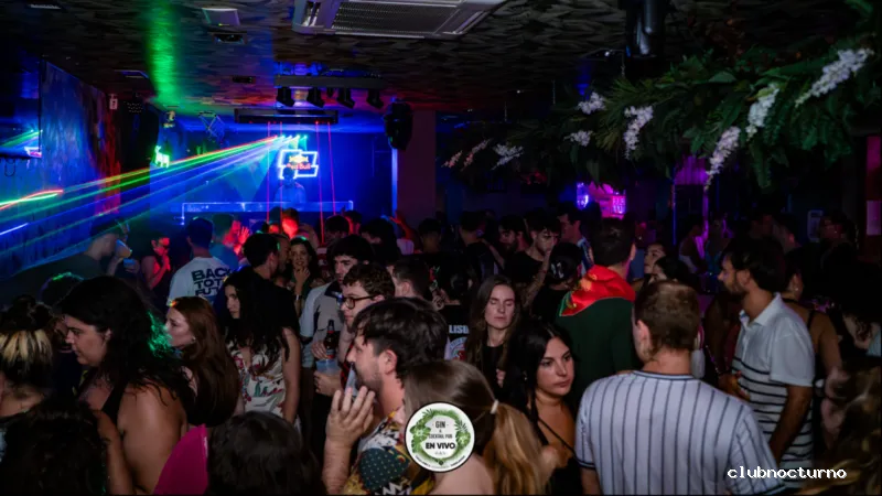 En vivo cocktail & gin pub