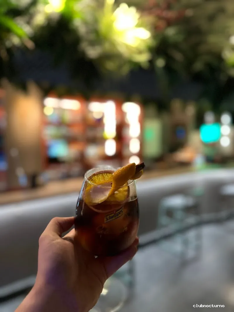 En vivo cocktail & gin pub