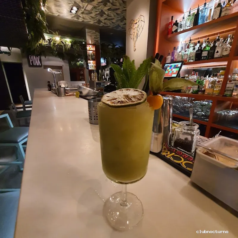 En vivo cocktail & gin pub