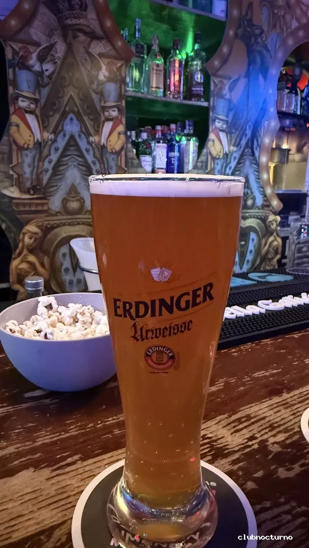 ROCKNROLLA MUSIC BAR