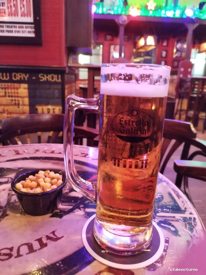 ROCKNROLLA MUSIC BAR