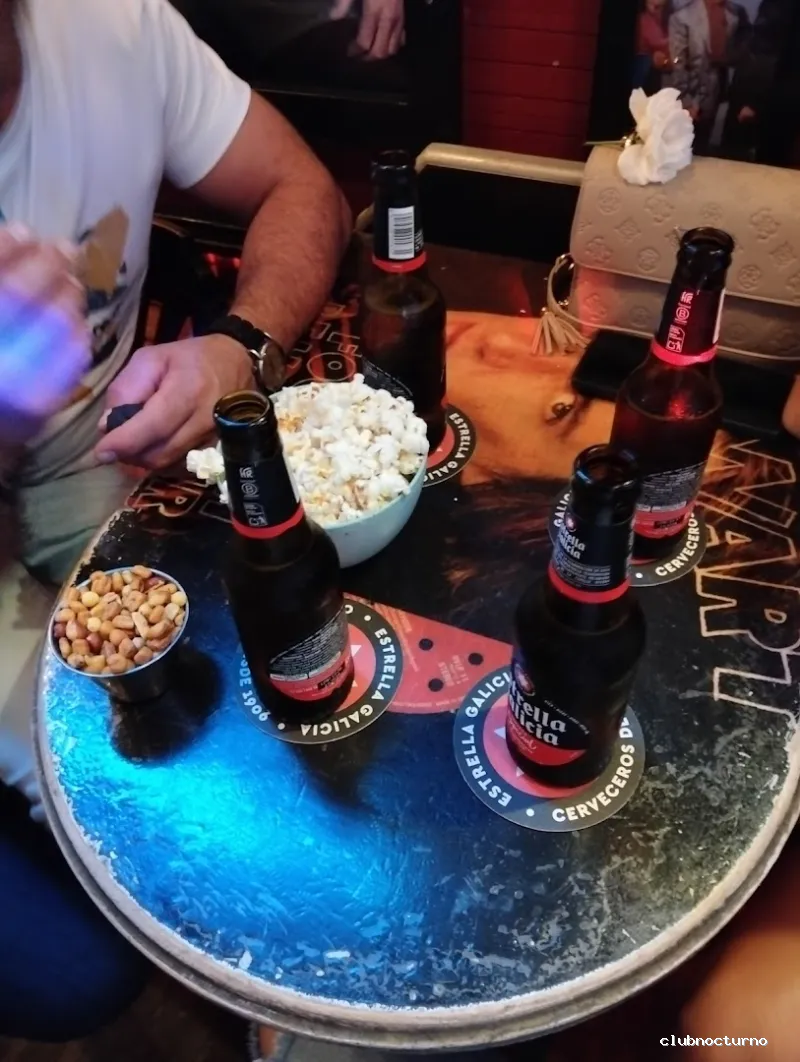 ROCKNROLLA MUSIC BAR