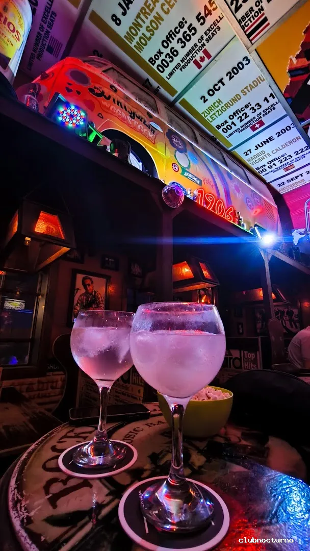 ROCKNROLLA MUSIC BAR