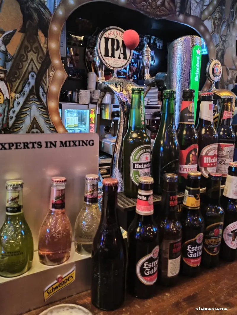 ROCKNROLLA MUSIC BAR