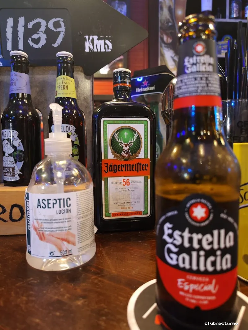 ROCKNROLLA MUSIC BAR