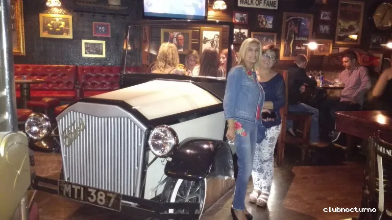 ROCKNROLLA MUSIC BAR