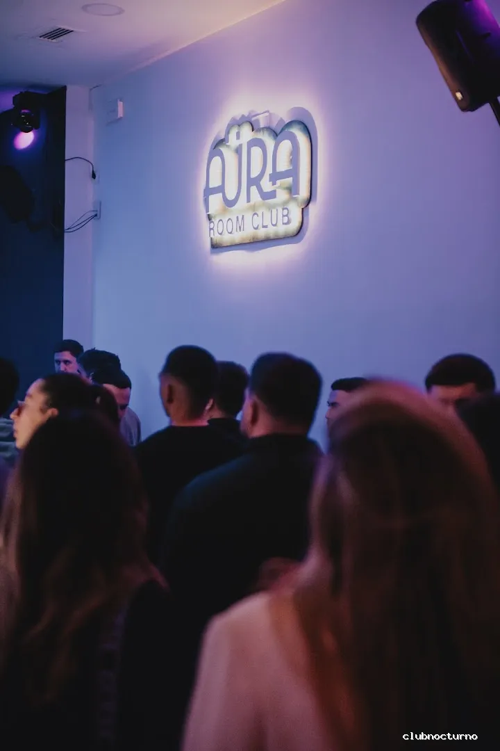 Aura Room Club