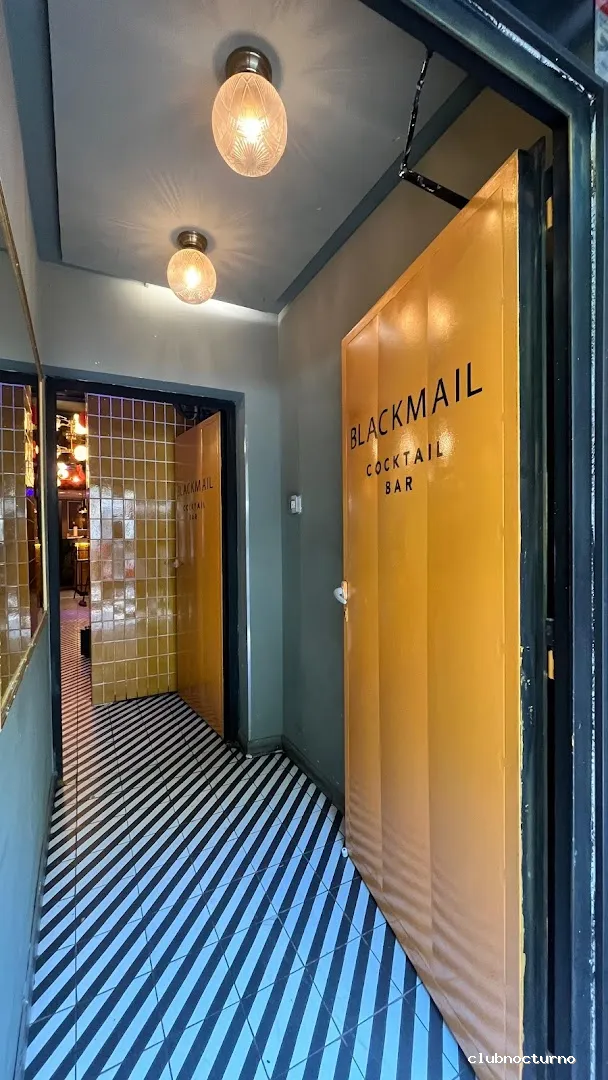 Blackmail Bar Madrid