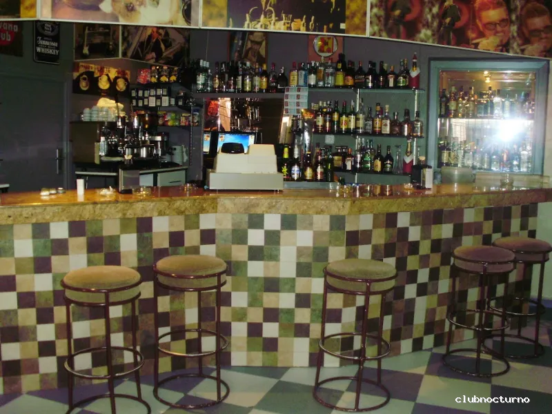 Disco Bar Azul y Blanco