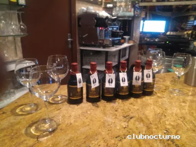 Disco Bar Azul y Blanco