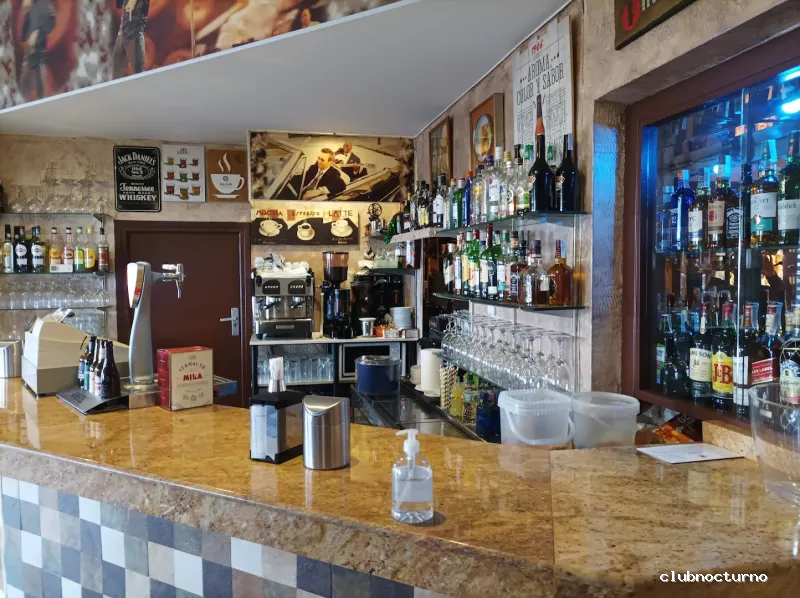 Disco Bar Azul y Blanco