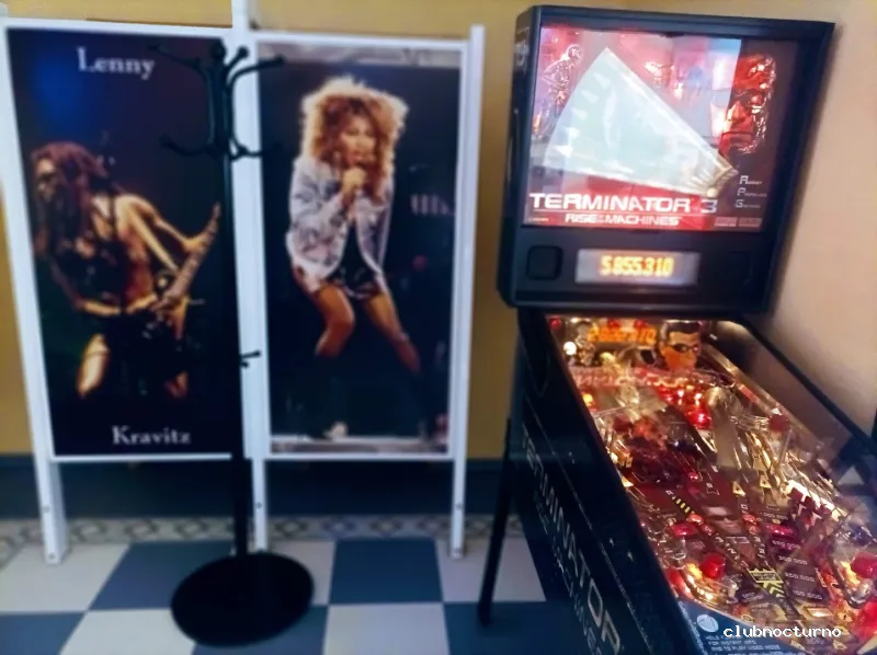 Disco Bar Azul y Blanco