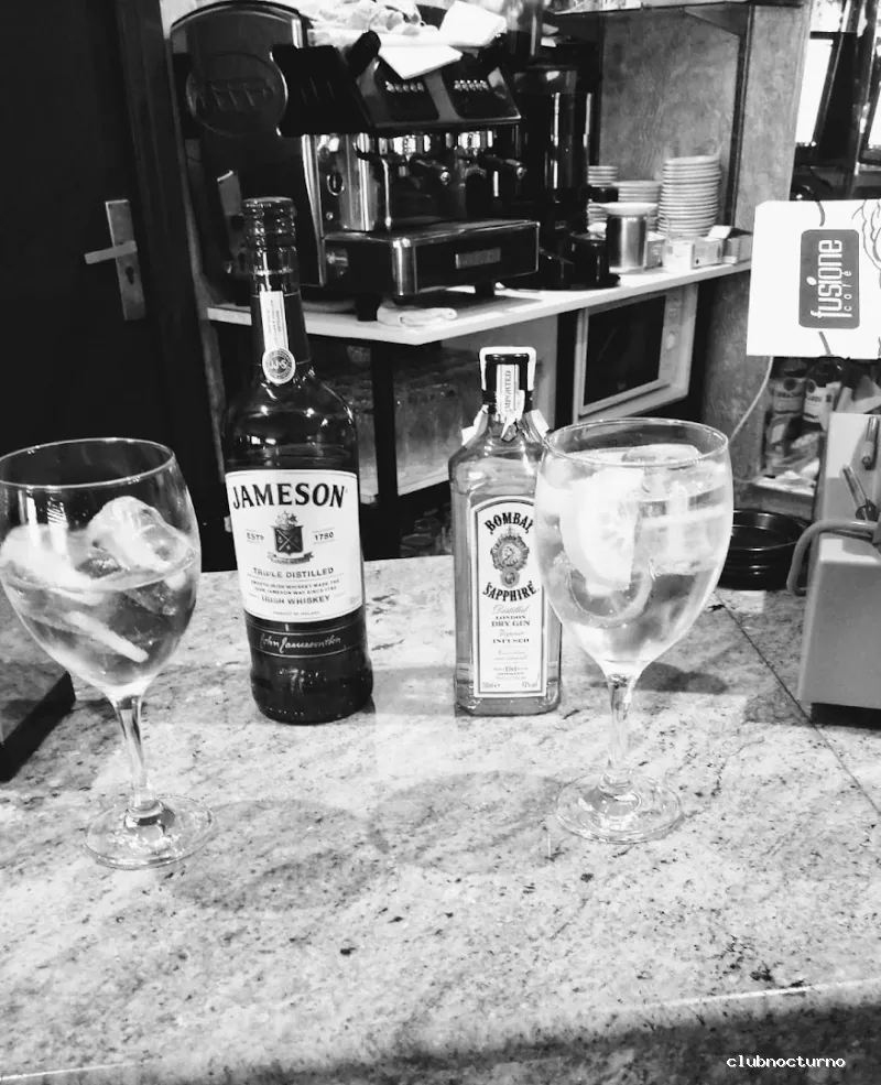 Disco Bar Azul y Blanco