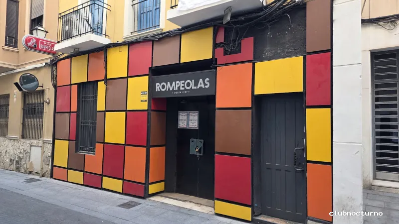 Rompeolas Pub