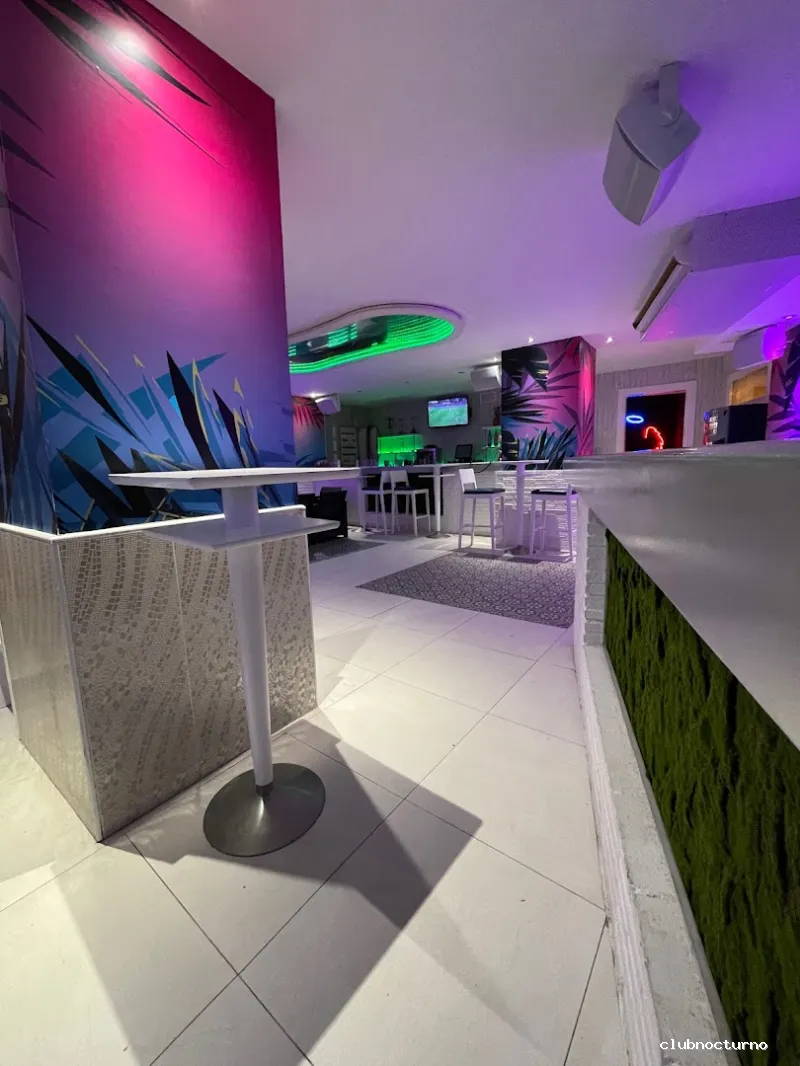 AWACATE TROPICAL PUB