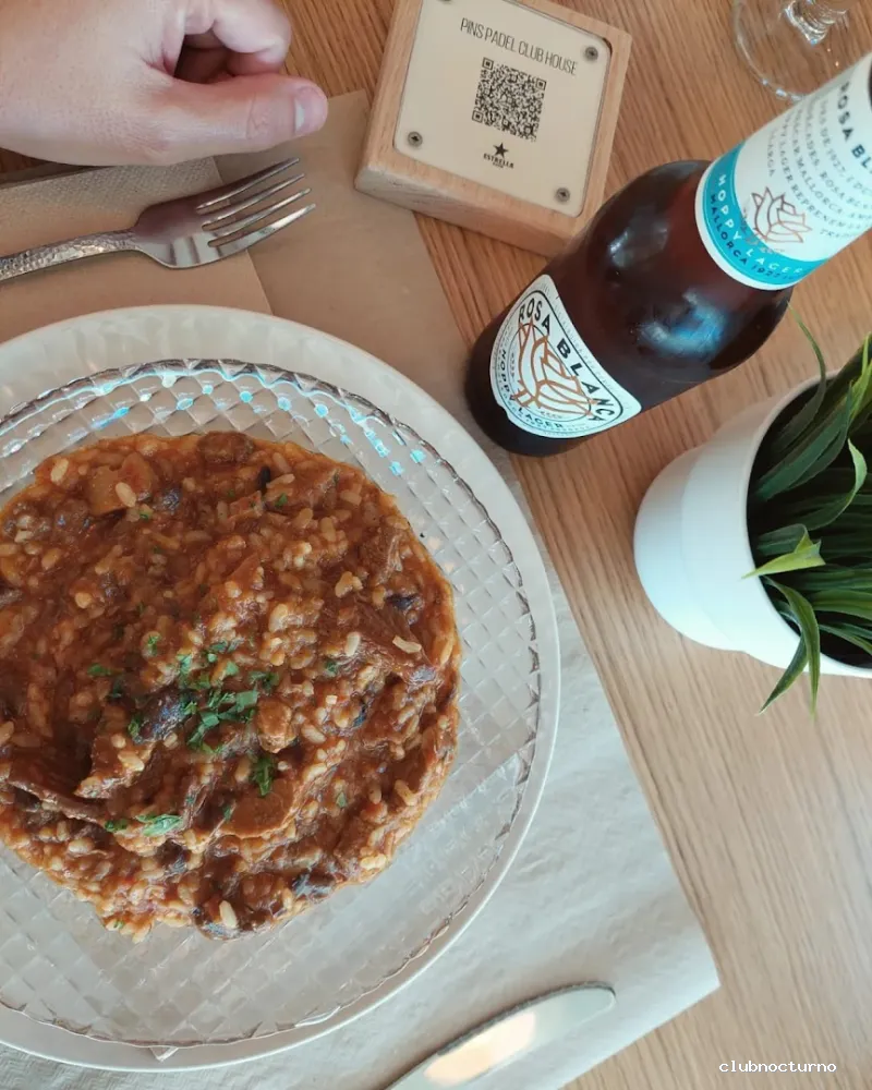 Pins Padel Club House