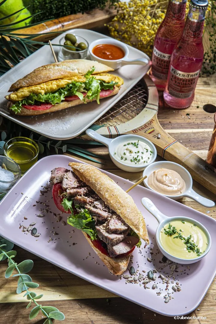 Pins Padel Club House