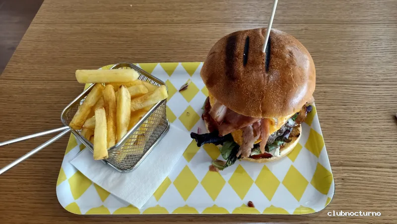 Pins Padel Club House